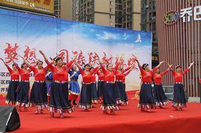 曾都區西城鐵樹社區舉行慶祝新中國成立70周年文藝匯演